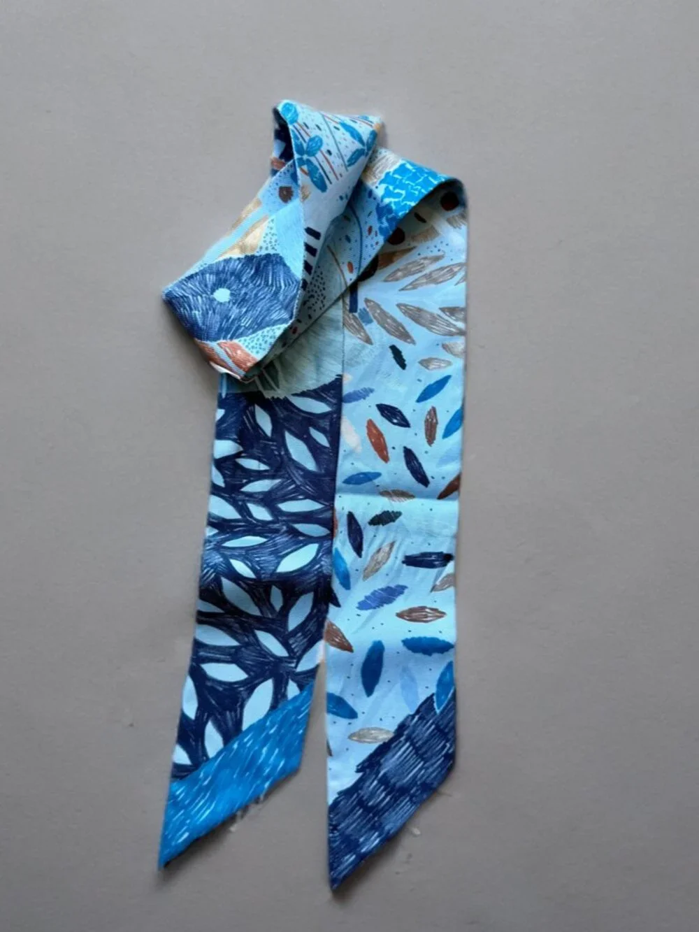Hermes Blue Chacun Fait Son Nid Silk Twilly Scarf